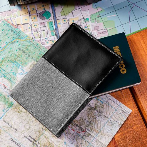 PORTA PASAPORTE BROOME COLOR NEGRO