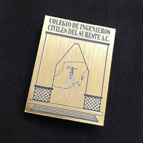 BROCHE METALICO CON IMAN P/UNIFORME GRABADO EN LASER 